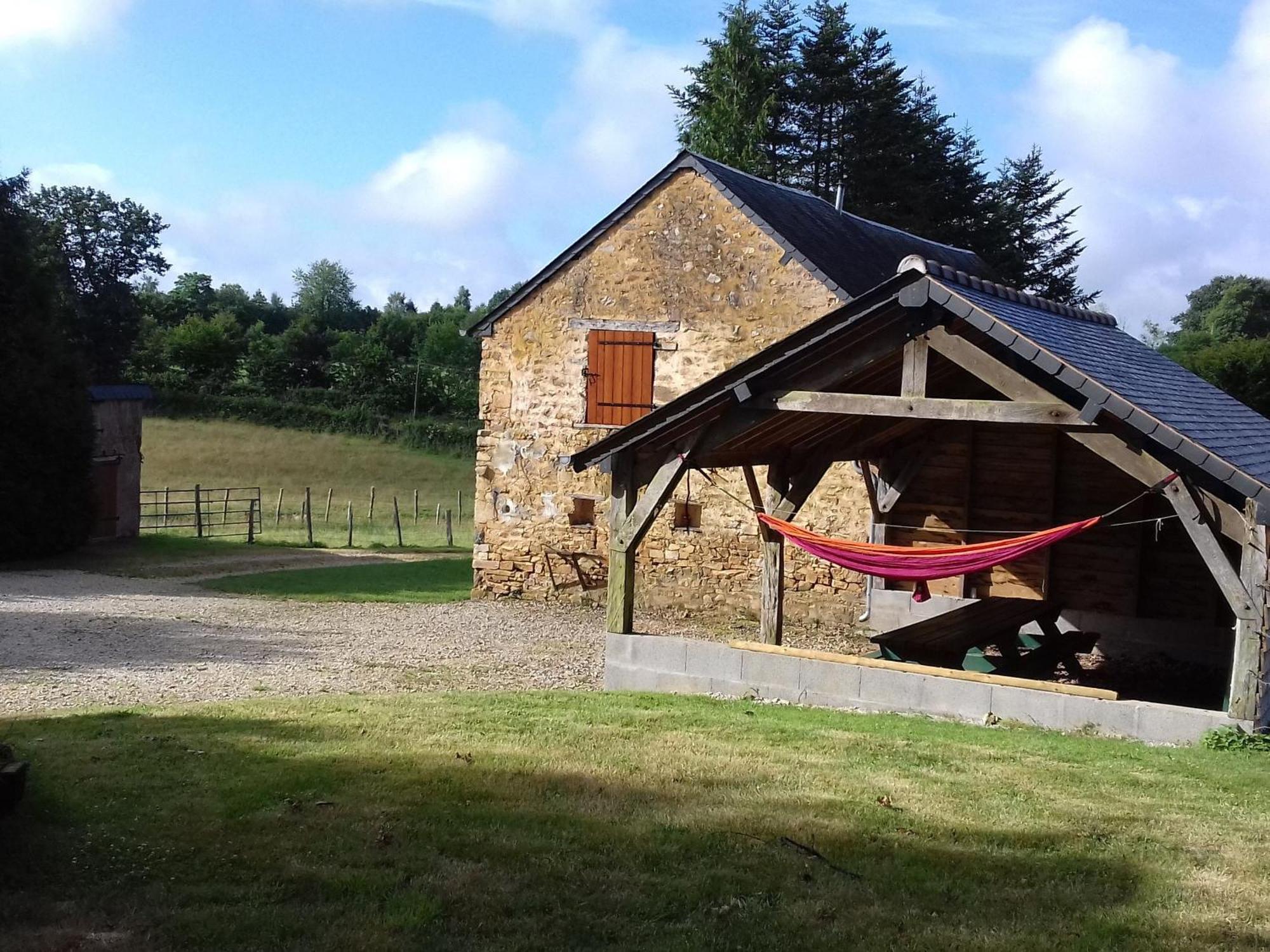Gite De Charme Renove Avec Cheminee, Terrasse Et Proche Randonnees - Capacite 13 Pers. - Fr-1-410-179 Saint-Léonard-des-Bois Kültér fotó